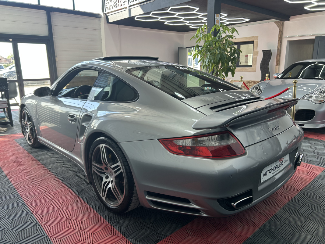 Porsche 911 — 4