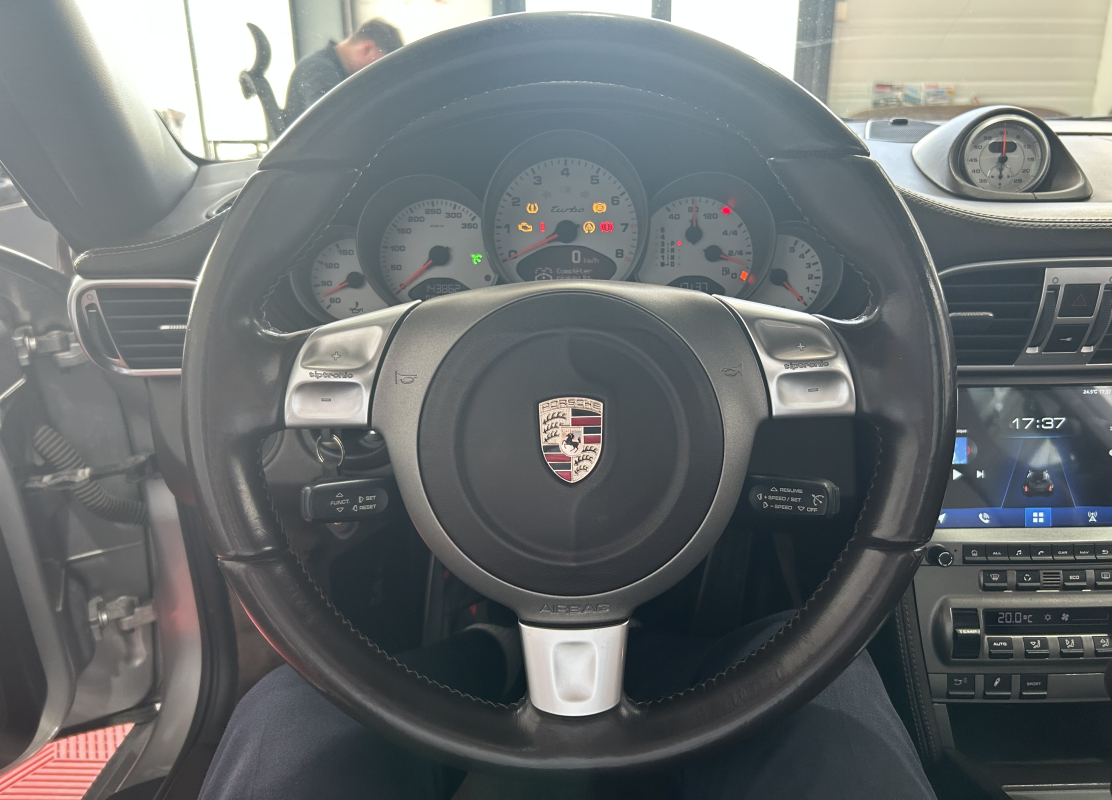 Porsche 911 — 14