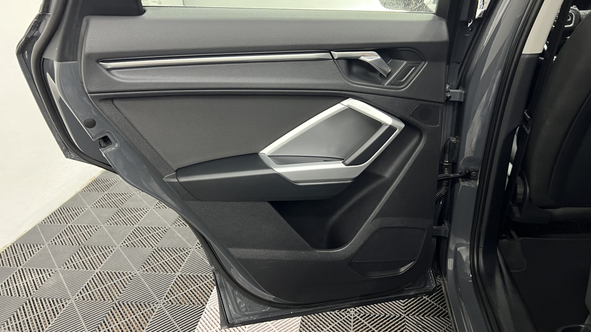 Audi Q3 — 18