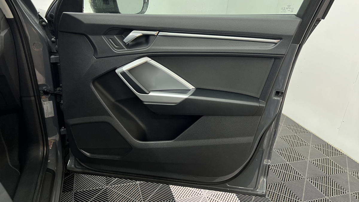Audi Q3 — 12