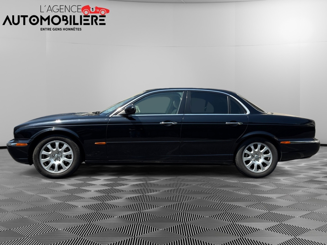 Jaguar XJ — 2