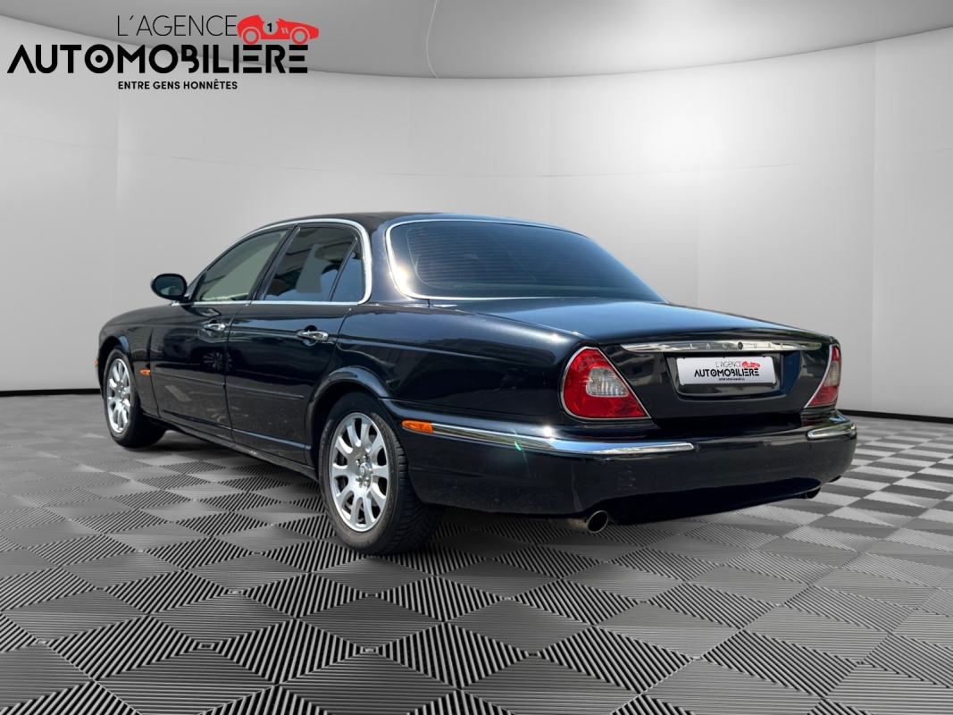 Jaguar XJ — 3