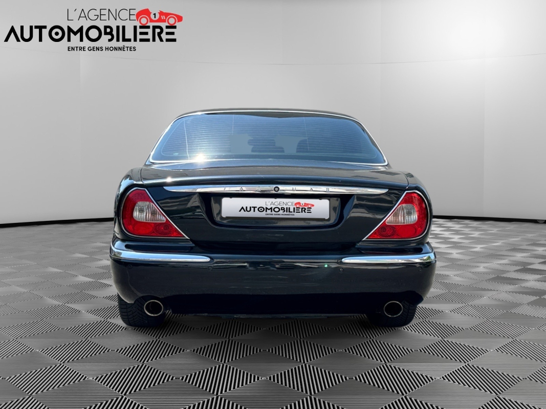 Jaguar XJ — 4