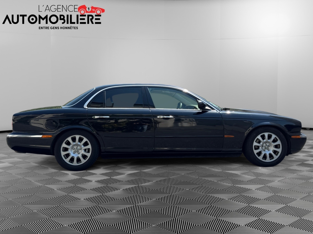 Jaguar XJ — 6