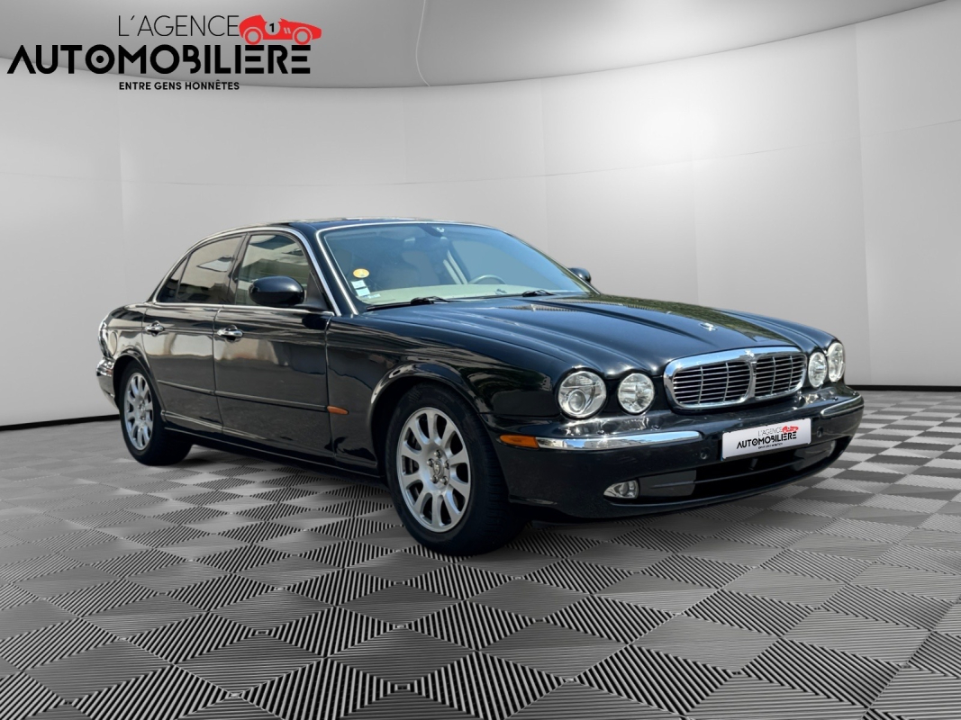 Jaguar XJ — 7