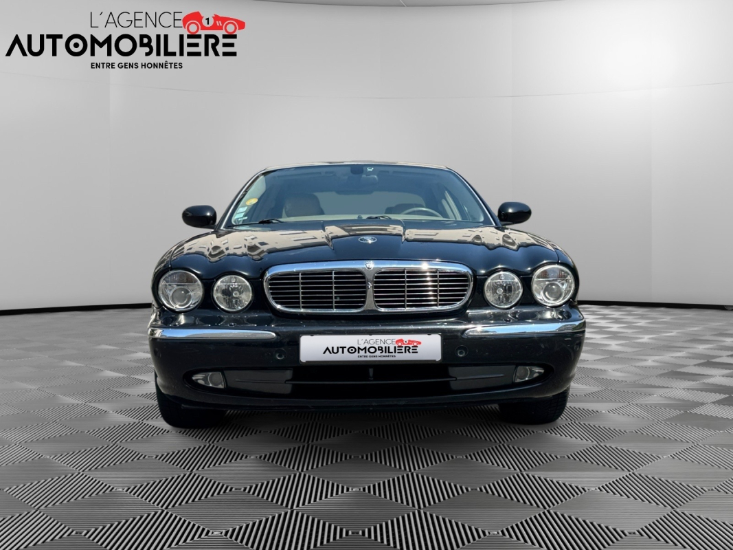 Jaguar XJ — 8