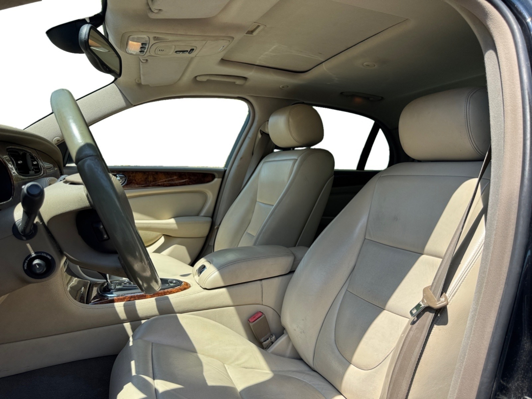 Jaguar XJ — 10