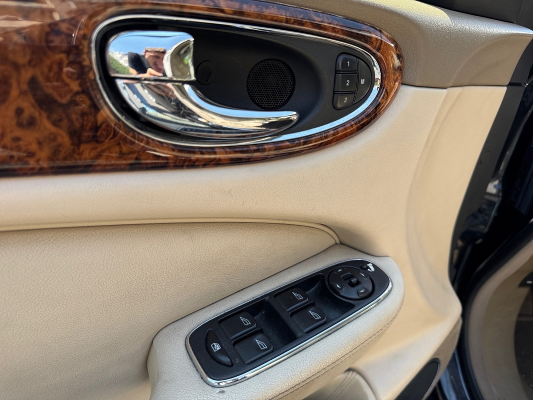 Jaguar XJ — 11
