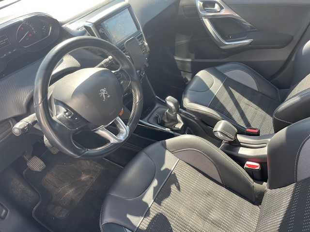 Peugeot 2008 — 12
