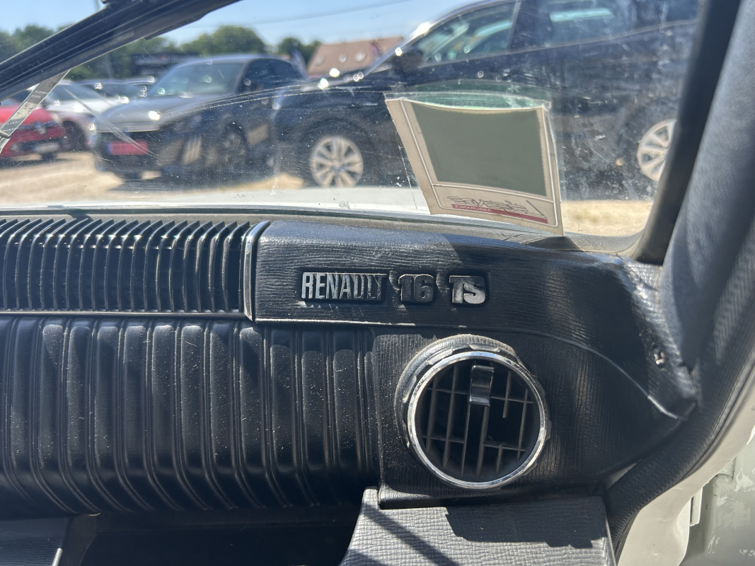 Renault R16 — 23
