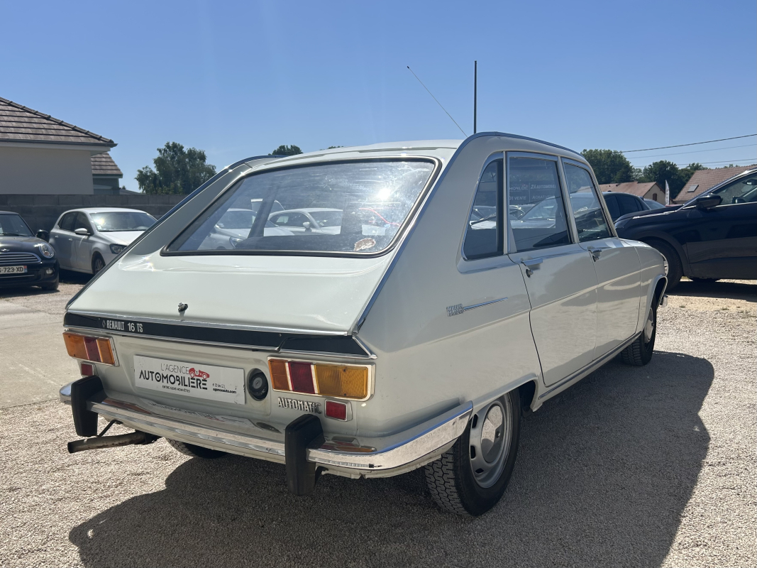 Renault R16 — 8