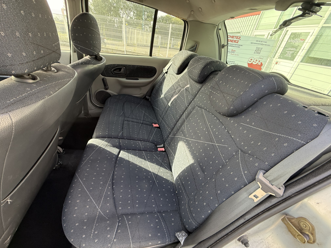 Renault Clio — 11