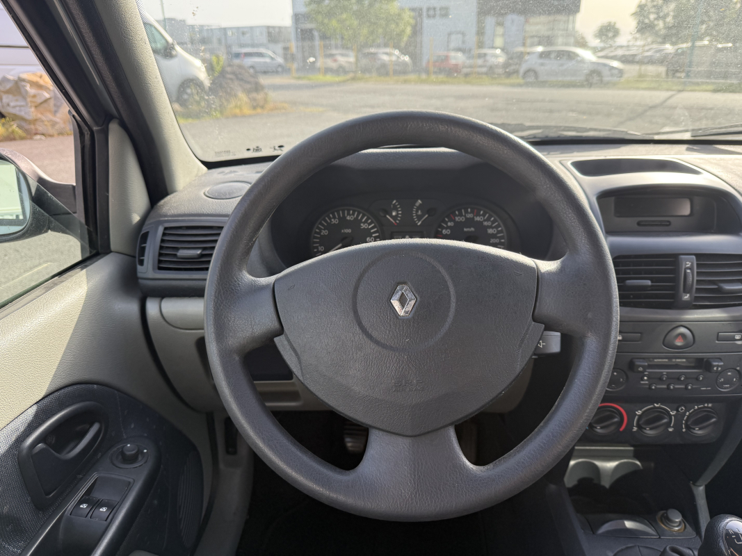 Renault Clio — 17