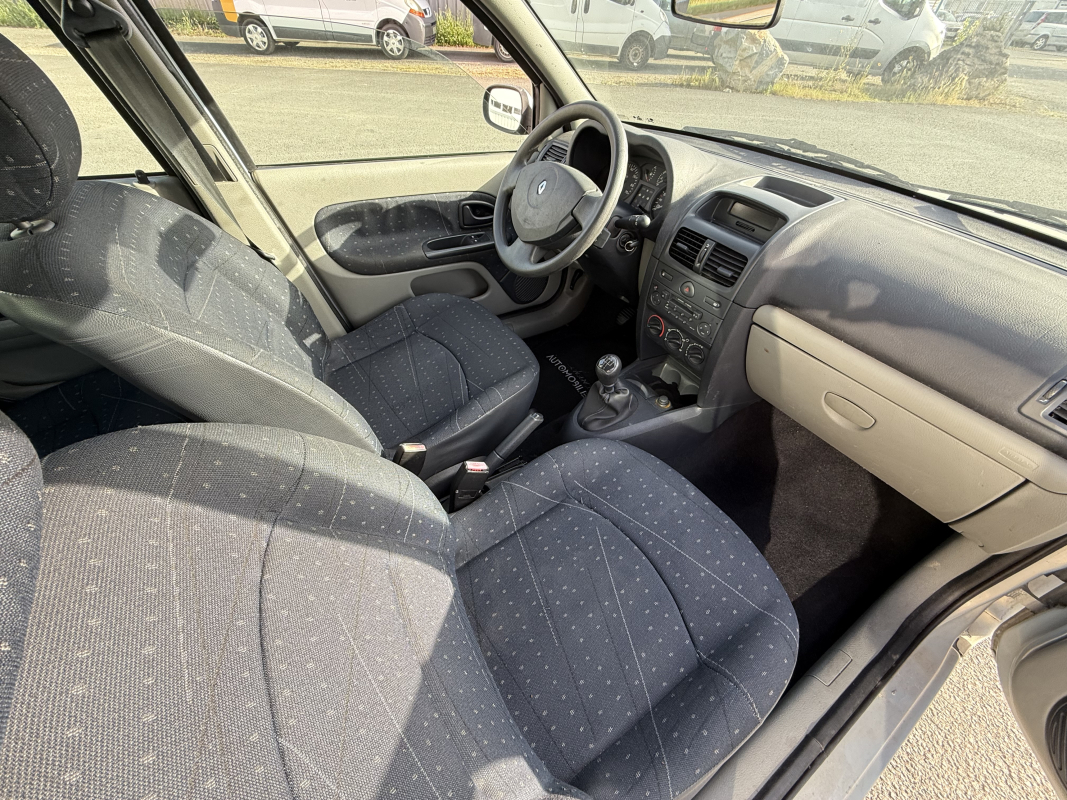 Renault Clio — 14