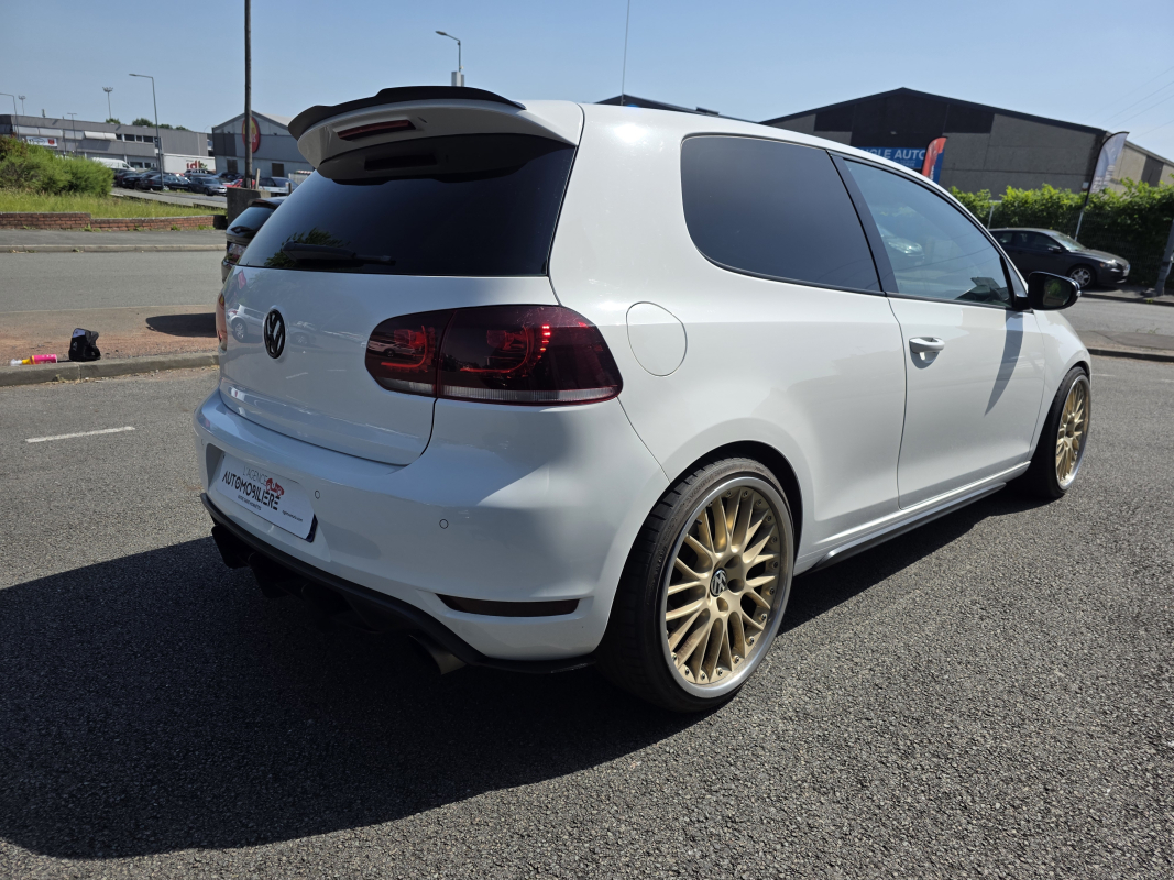 Volkswagen Golf — 6