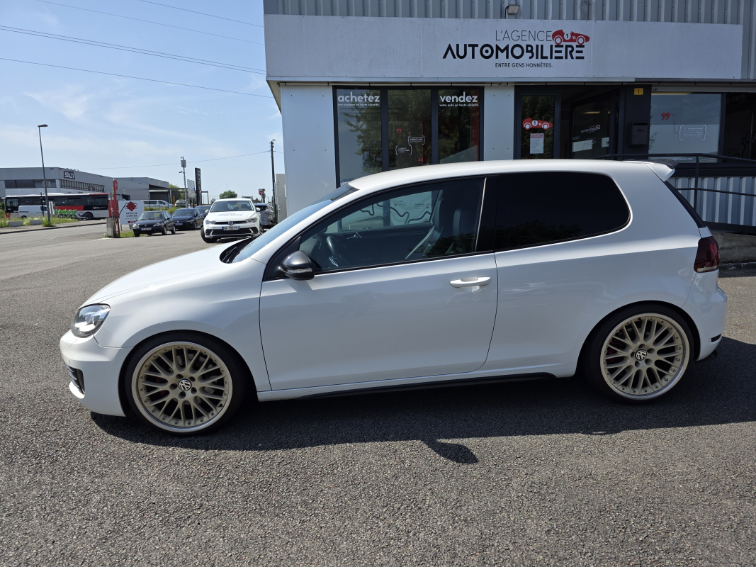 Volkswagen Golf — 3
