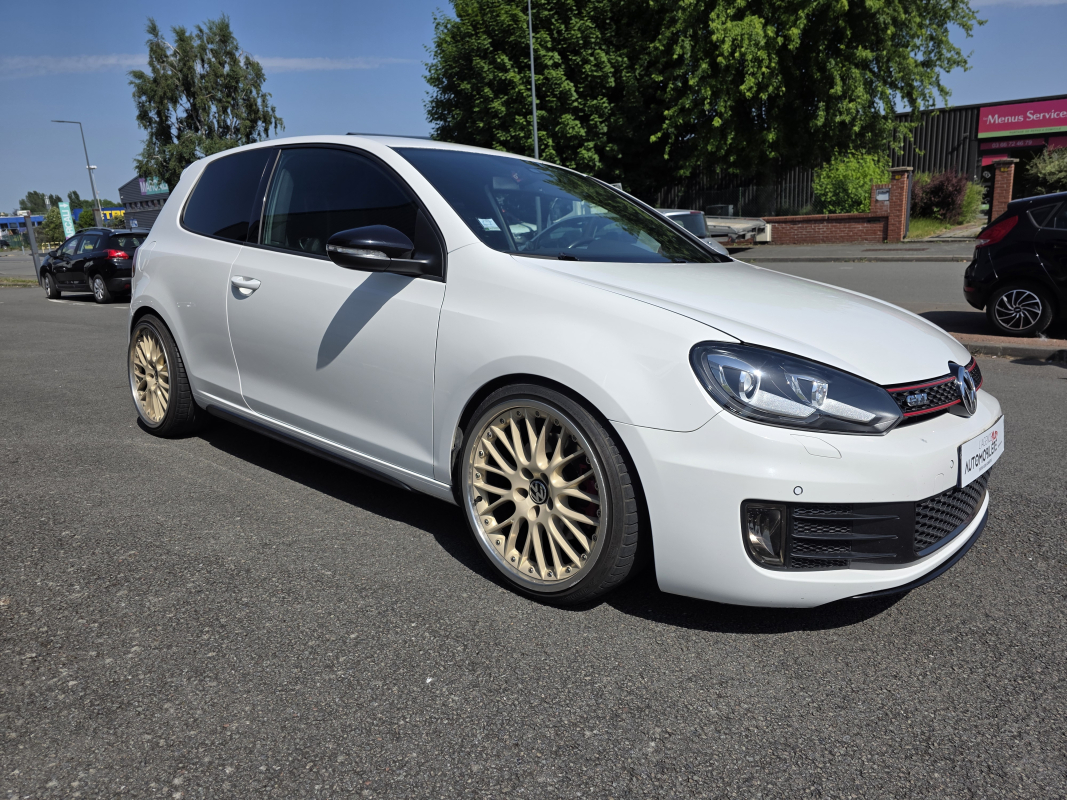 Volkswagen Golf — 4