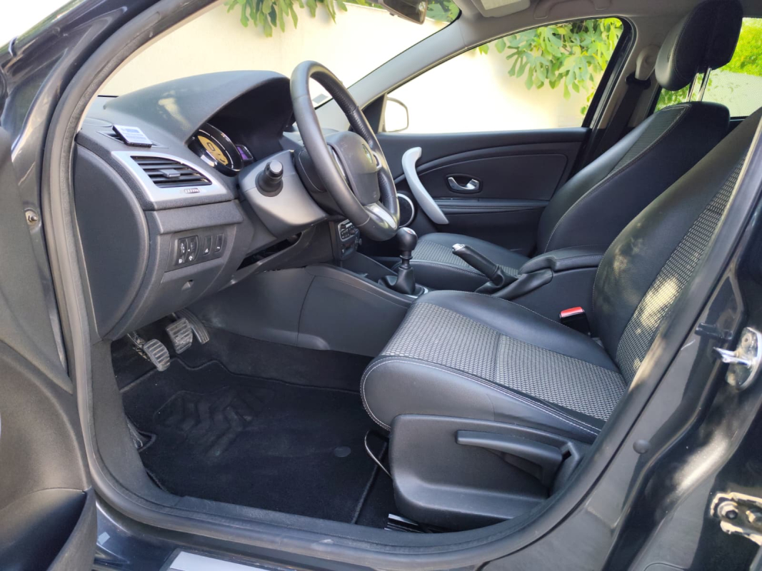 Renault Megane — 12