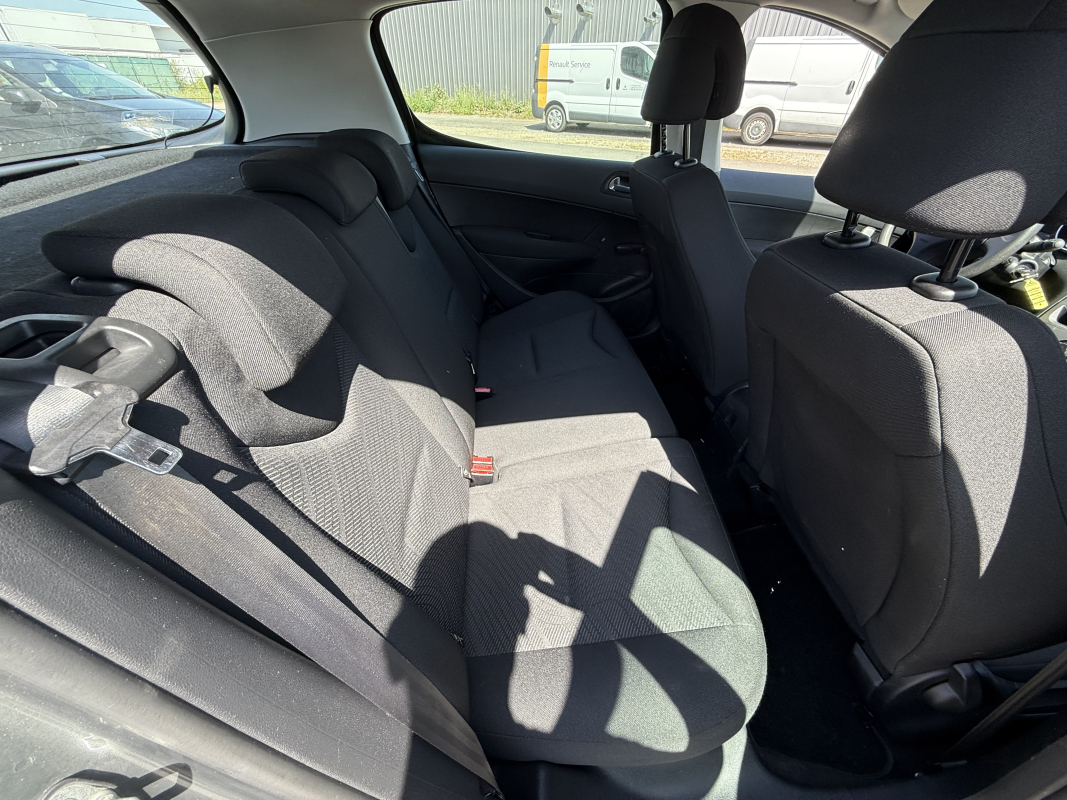 Peugeot 308 — 12