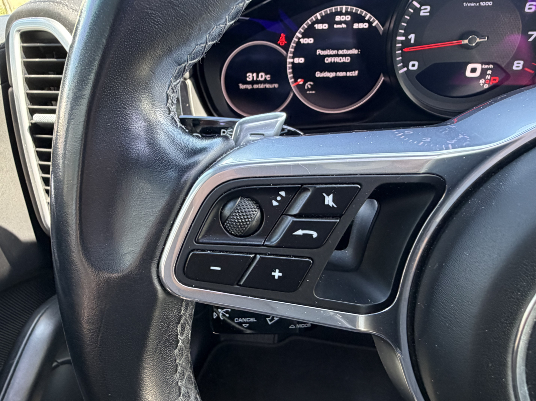 Porsche Cayenne — 30