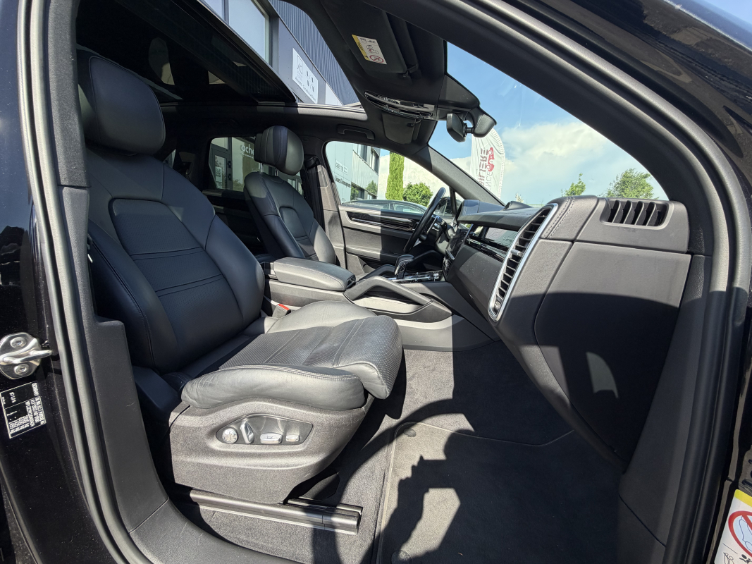 Porsche Cayenne — 12