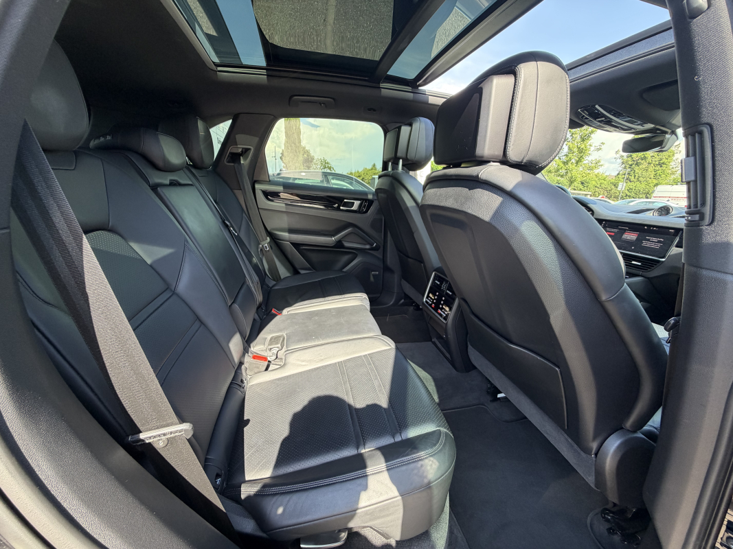 Porsche Cayenne — 13
