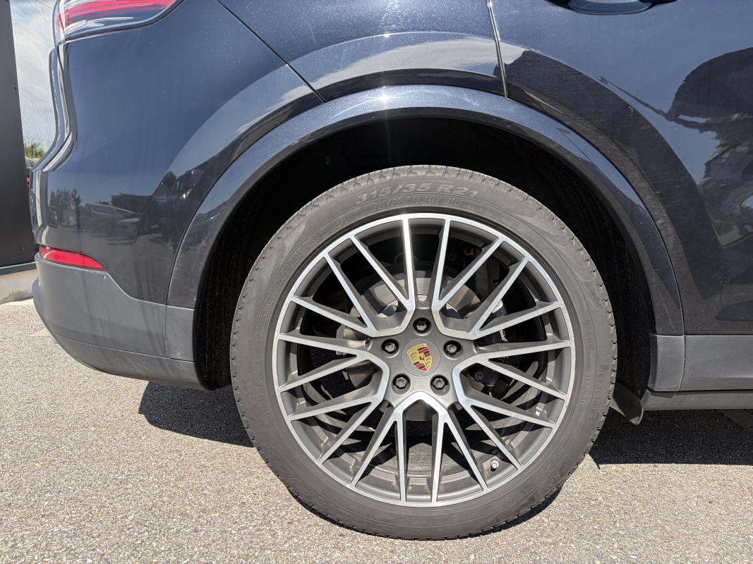 Porsche Cayenne — 35