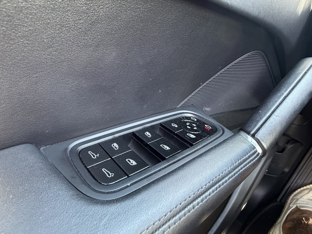 Porsche Cayenne — 25
