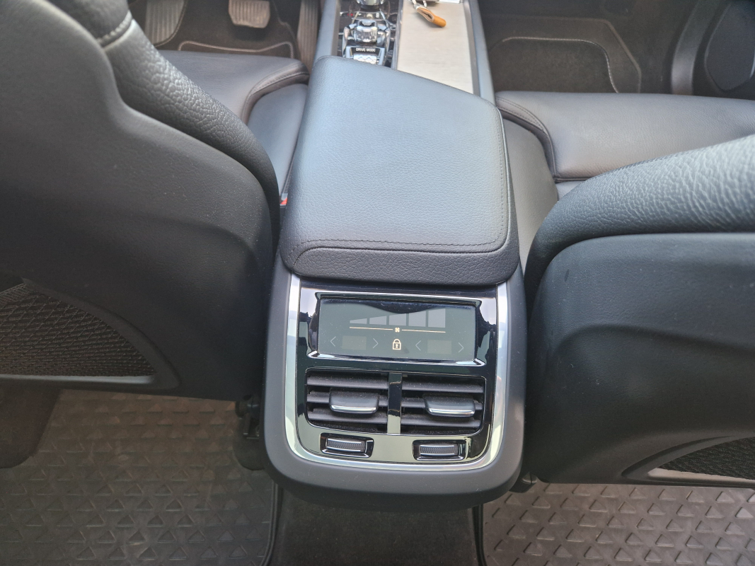 Volvo XC60 — 18