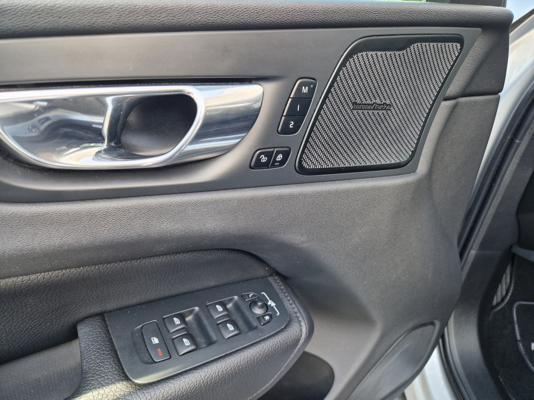Volvo XC60 — 35