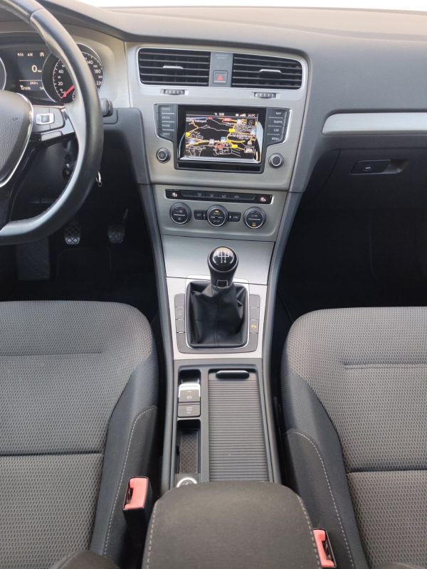 Volkswagen Golf SW — 21