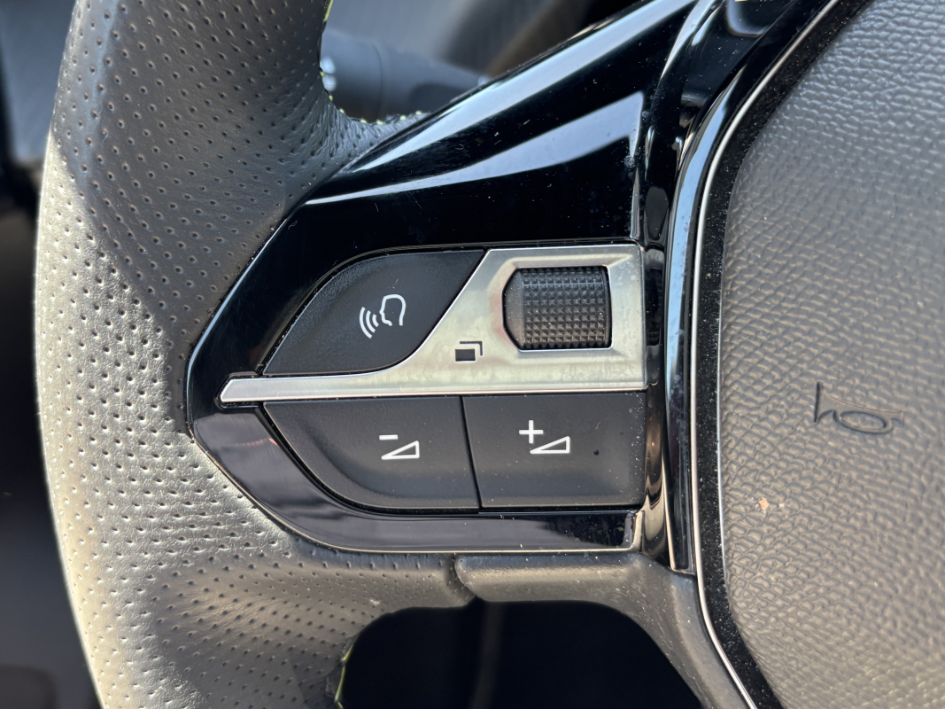 Peugeot 208 — 16