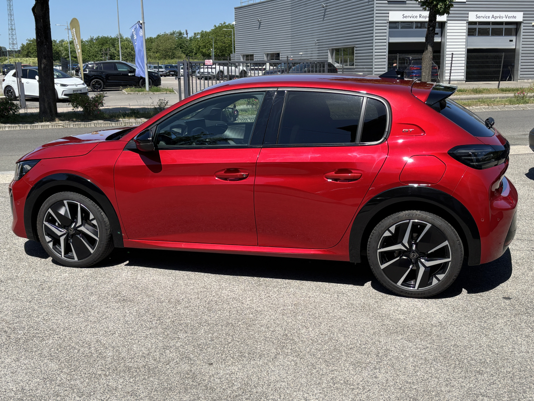 Peugeot 208 — 4