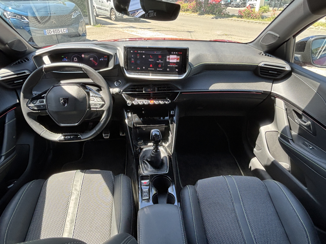Peugeot 208 — 10