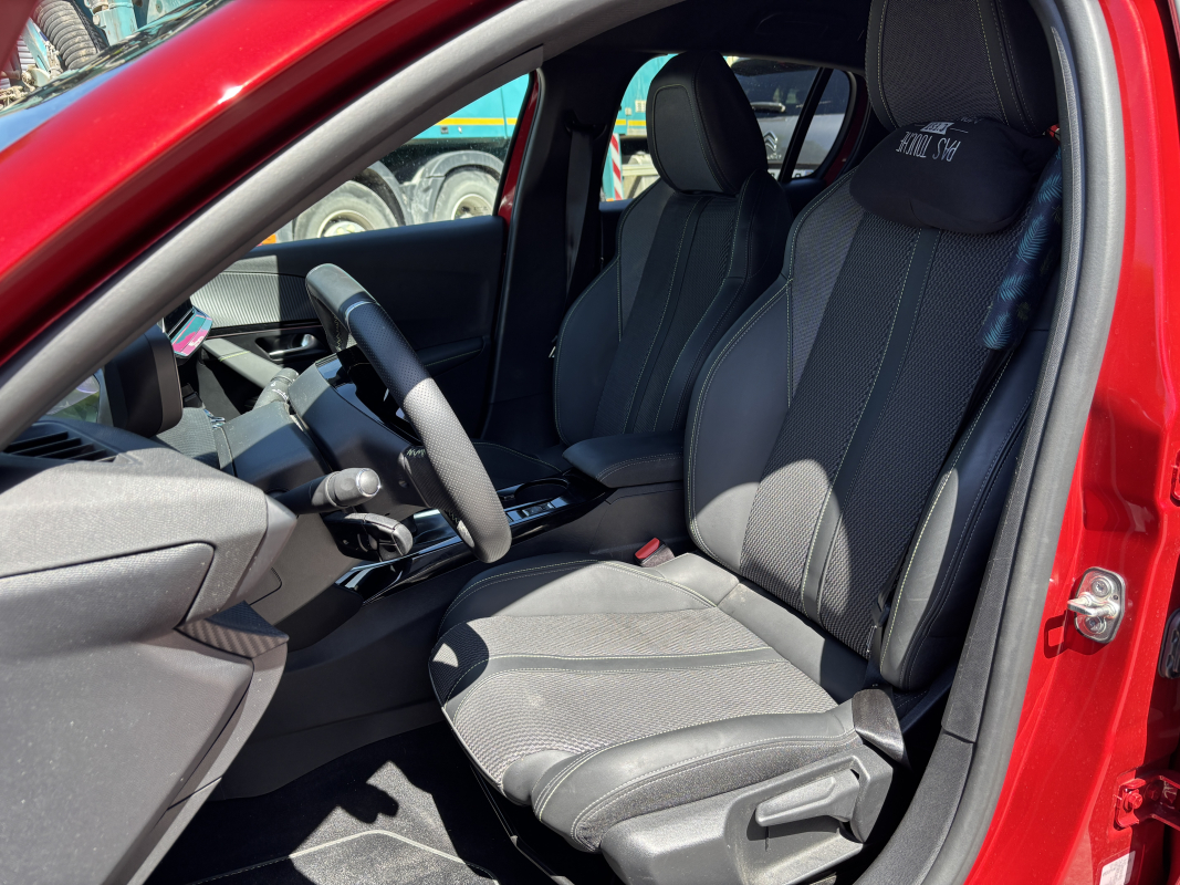 Peugeot 208 — 11