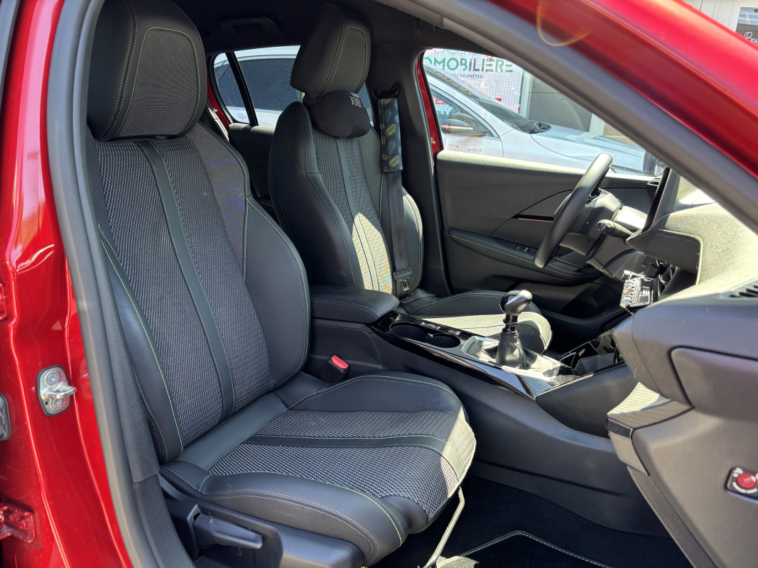 Peugeot 208 — 14
