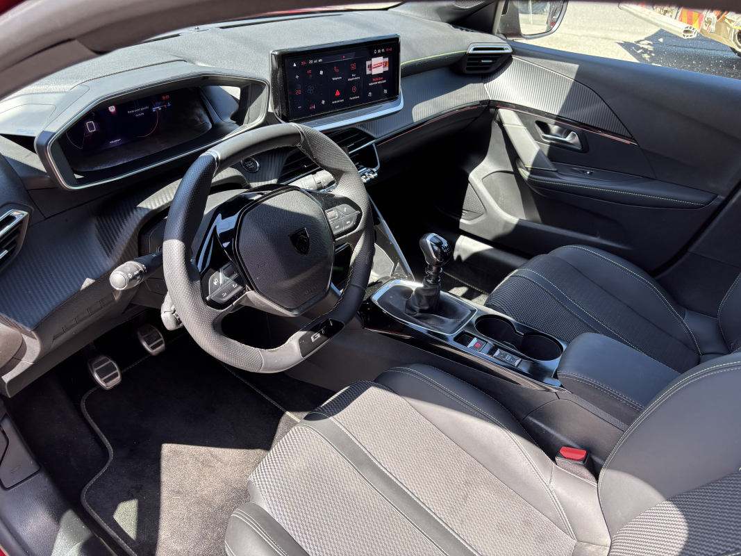 Peugeot 208 — 13
