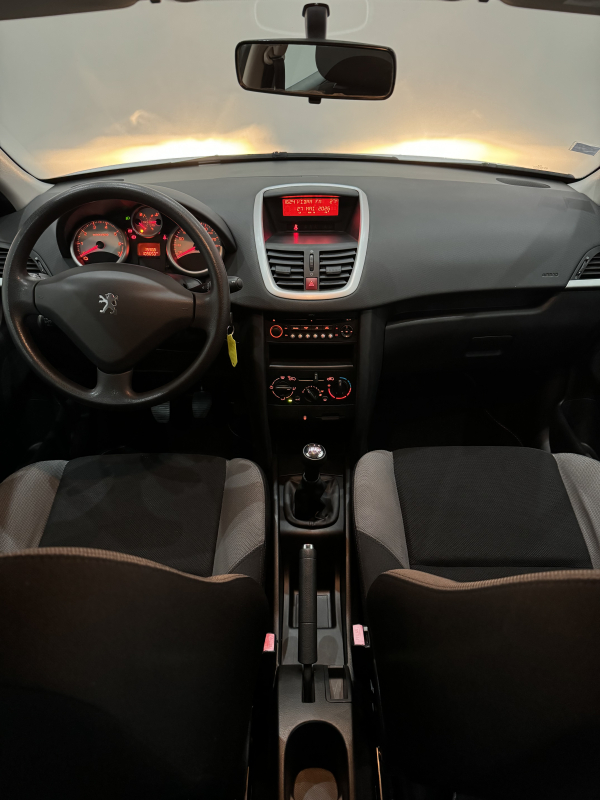 Peugeot 207 — 11