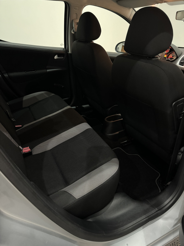 Peugeot 207 — 14