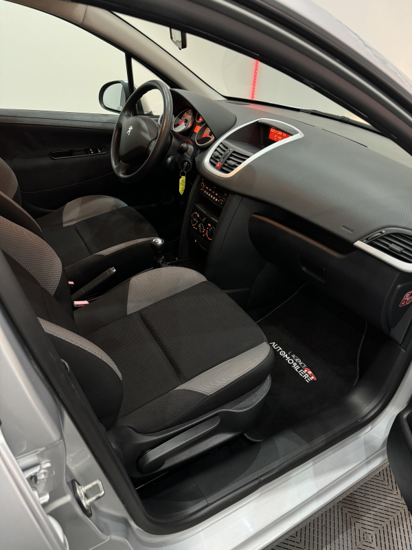 Peugeot 207 — 12