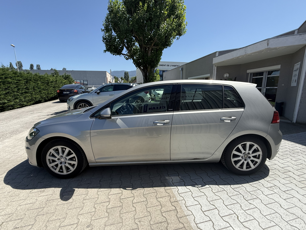 Volkswagen Golf — 6