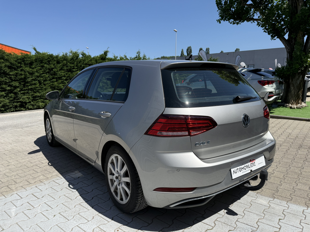 Volkswagen Golf — 5