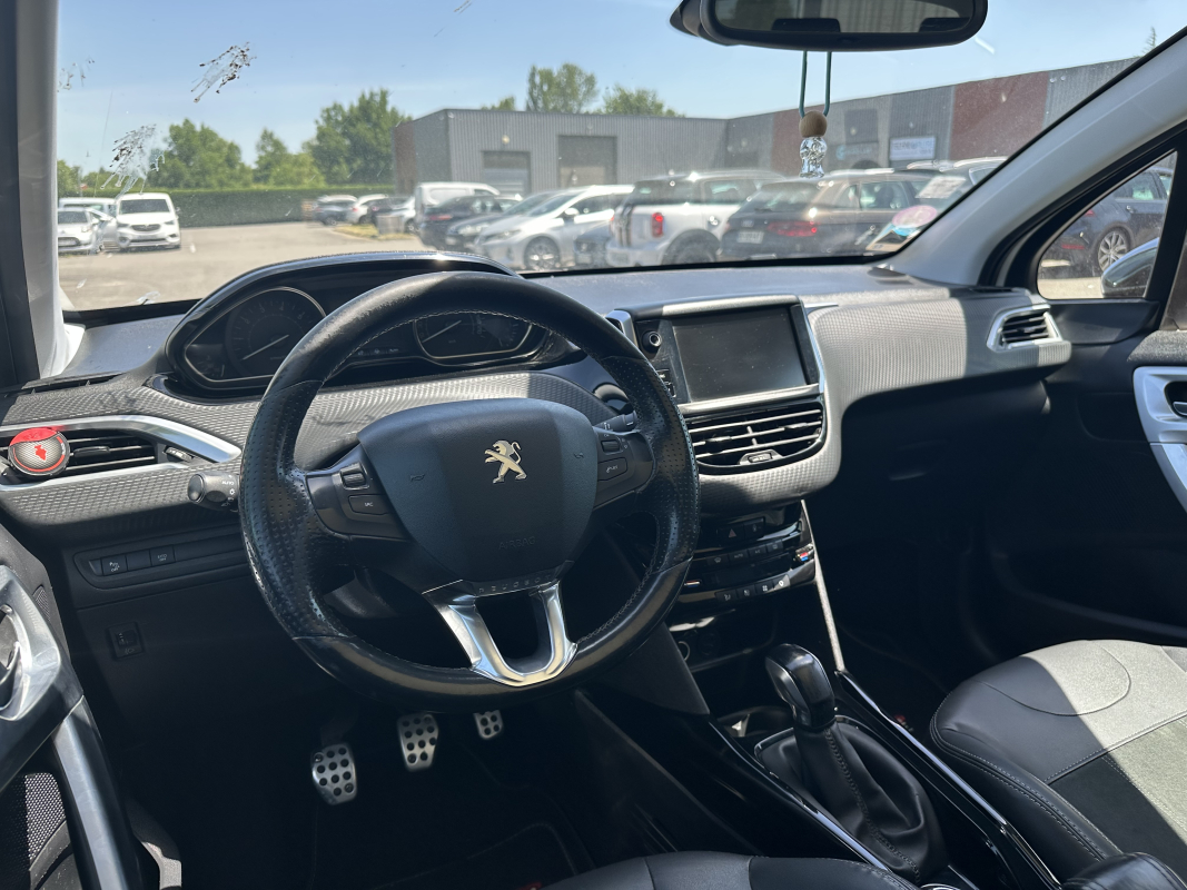 Peugeot 2008 — 12