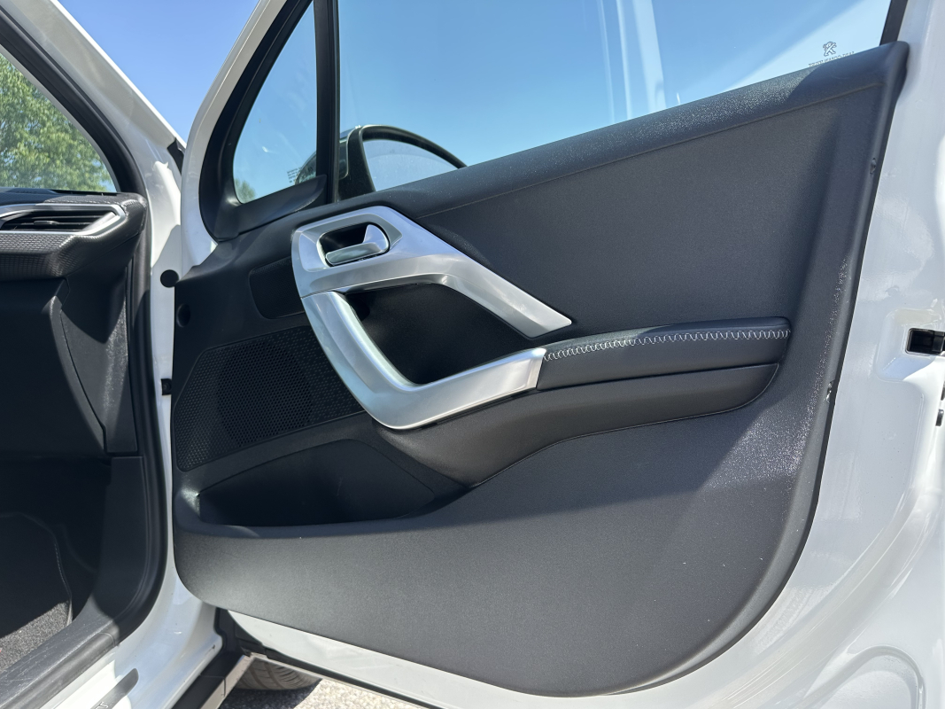 Peugeot 2008 — 18