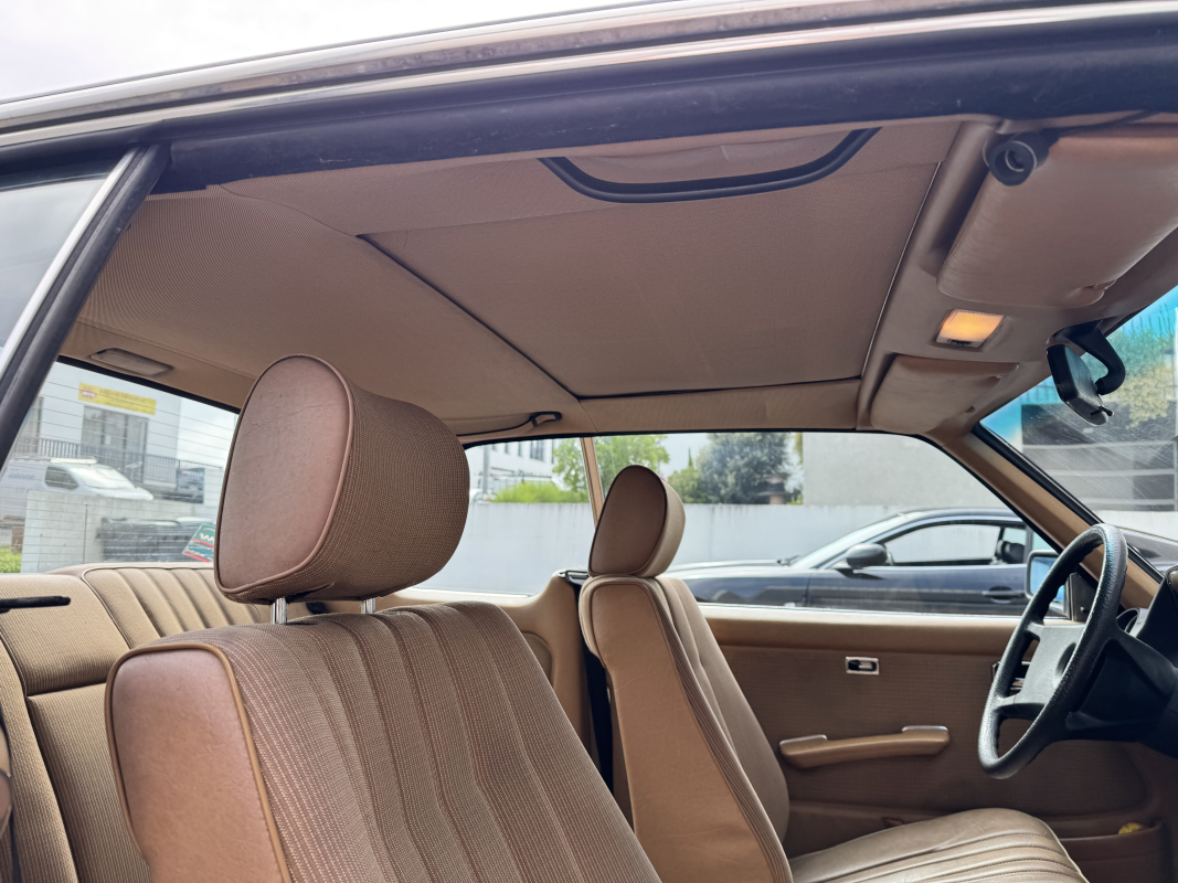Mercedes 230 CE — 24