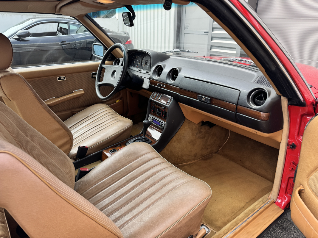 Mercedes 230 CE — 11