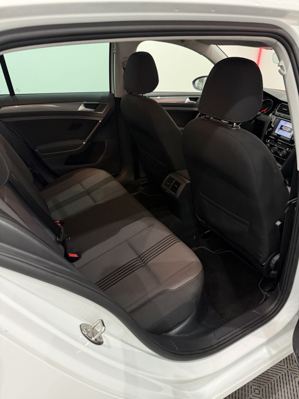 Volkswagen Golf — 13