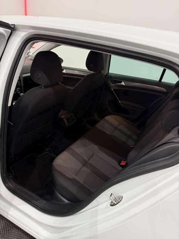 Volkswagen Golf — 15