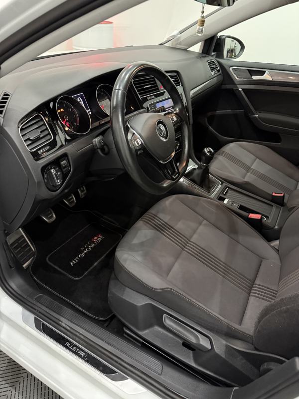 Volkswagen Golf — 10