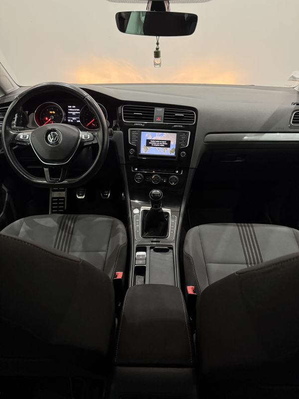 Volkswagen Golf — 11